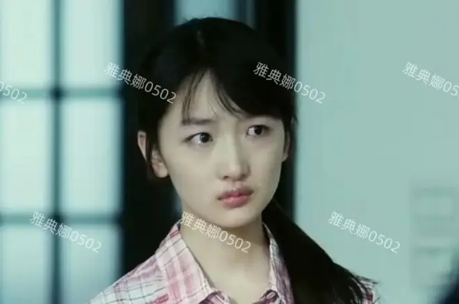 周冬雨的脸怎么这样了？笑的时候龅牙好突出