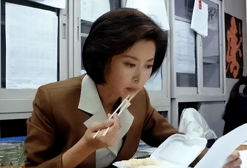 敬一丹病逝后 亿万资产的丈夫处境曝光 恩爱41年私下却分得很清
