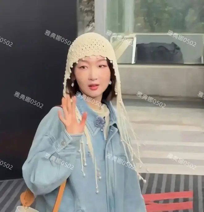 周冬雨的脸怎么这样了？笑的时候龅牙好突出