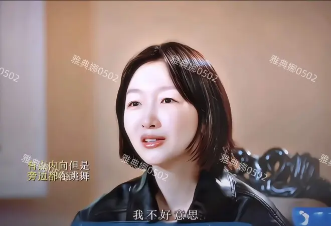 周冬雨的脸怎么这样了？笑的时候龅牙好突出