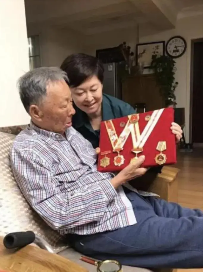 原来他俩是敬一丹弟弟！如今身居高位，同胞四人名字细品大有来头
