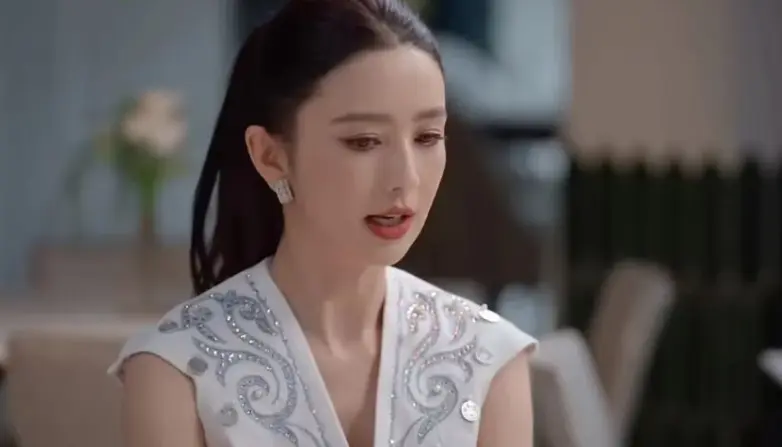 佟丽娅首次公开和陈思诚婚姻细节，并谈及2021年12月底遭遇的那场席卷全网的谣言风波