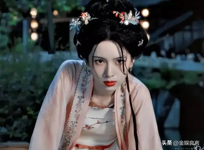 《一瓯春》49岁苗圃一出场，女主可以打酱油了！