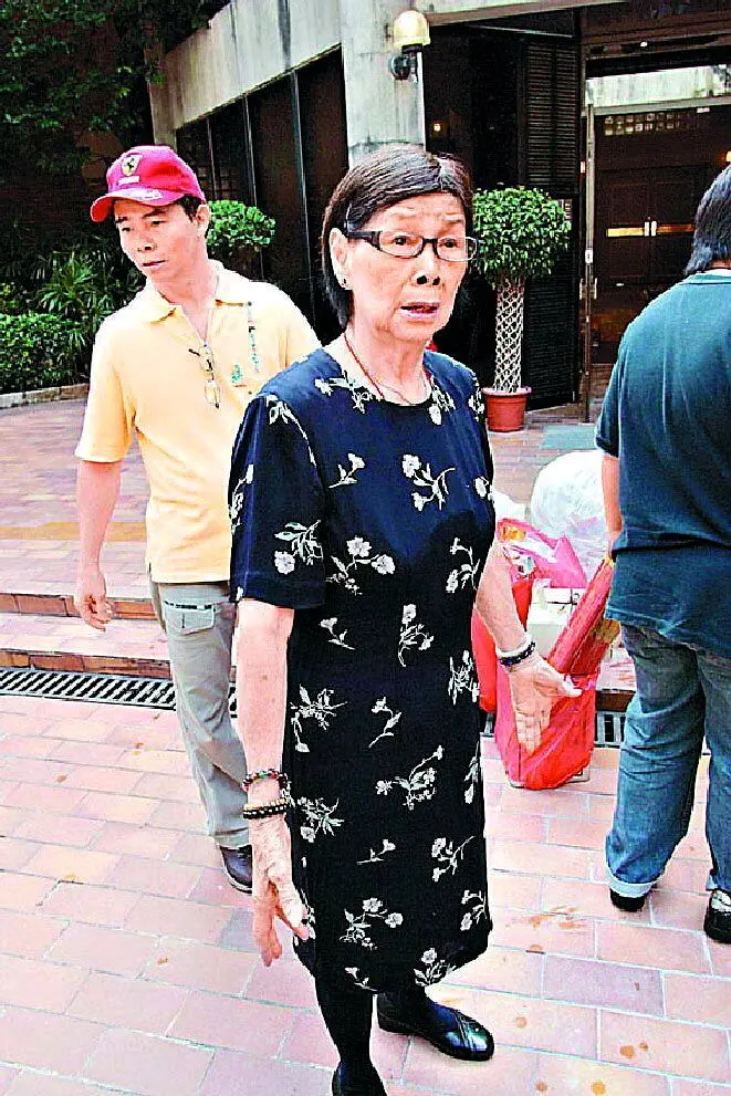 梅艳芳母亲出殡长子缺席 惊讶母已火化 怒控姪儿“谋杀”