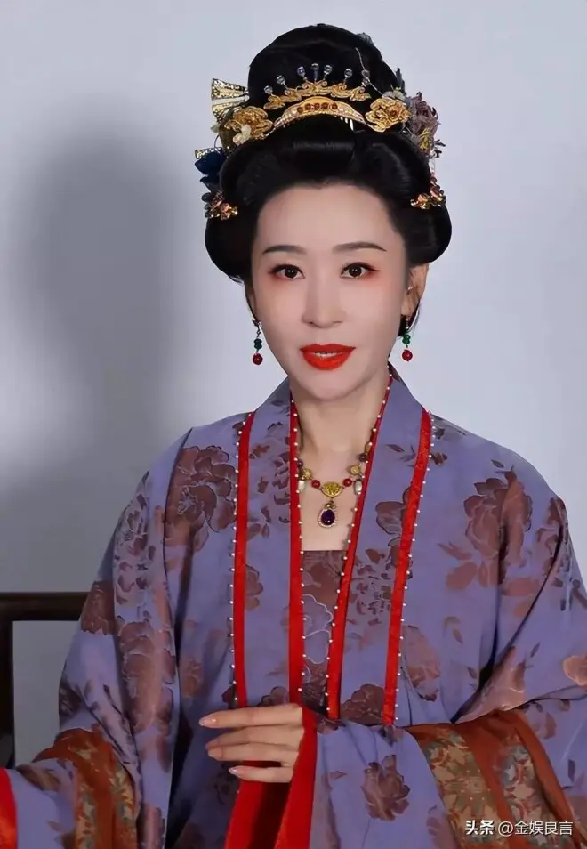 《一瓯春》49岁苗圃一出场，女主可以打酱油了！