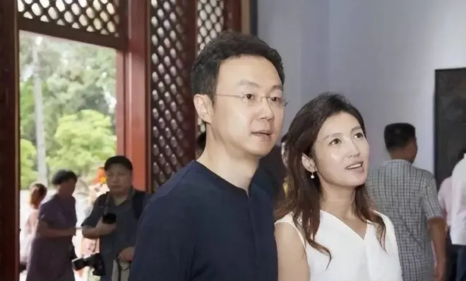 原来他俩已离婚，一个未再娶，一个嫁同行生子