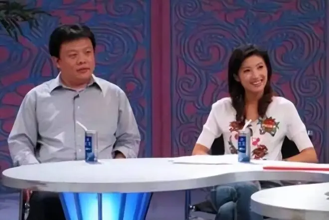 原来他俩已离婚，一个未再娶，一个嫁同行生子