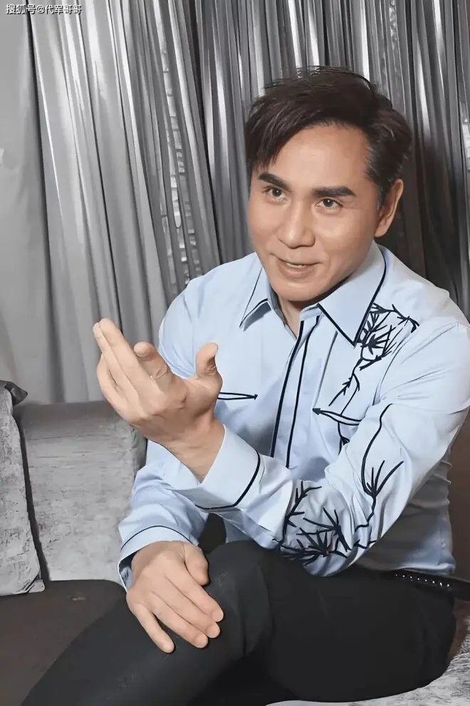 64岁歌手黄凯芹近况曝光！终身未婚却隐育两子