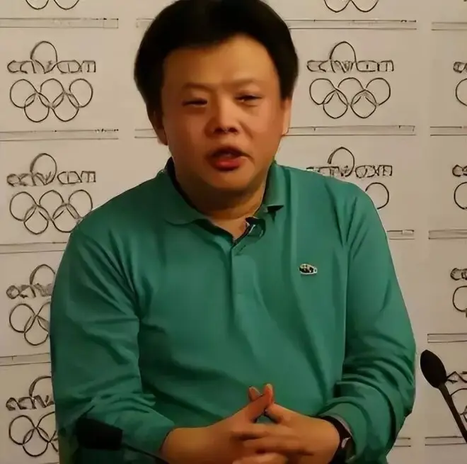 原来他俩已离婚，一个未再娶，一个嫁同行生子