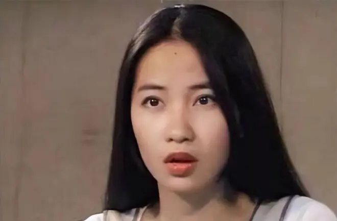 她嫁给吴镇宇20年从不做家务，55岁仍像少女