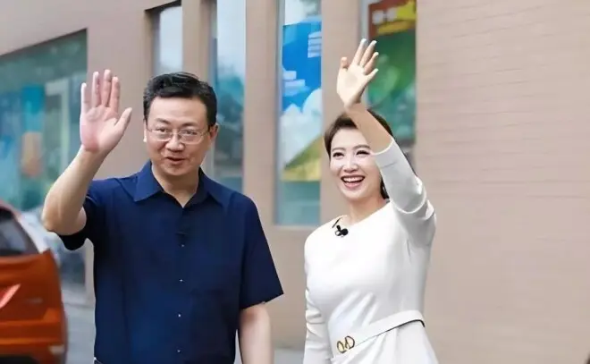 原来他俩已离婚，一个未再娶，一个嫁同行生子