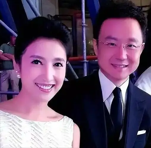 原来他俩已离婚，一个未再娶，一个嫁同行生子