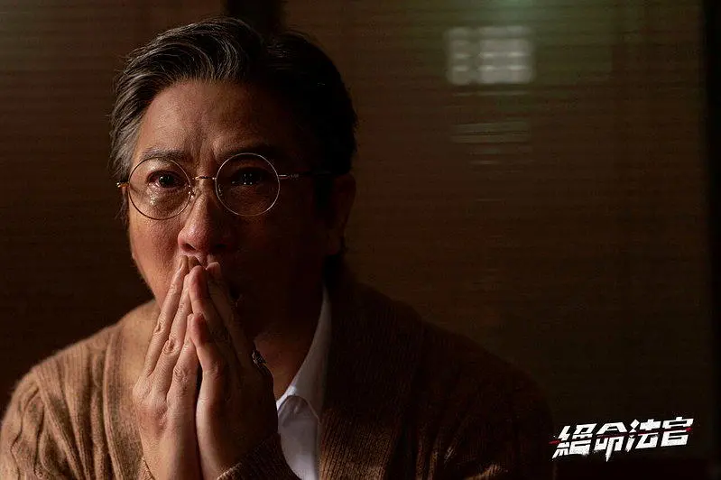 张家辉20年后再演电视剧 累到脸色苍白见人喊：快死了