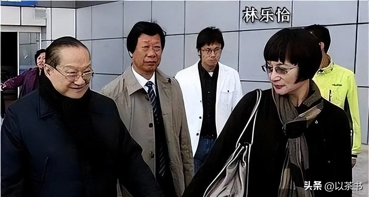 不查不知道！金庸去世8年，遗孀林乐怡卖3套豪宅，私下生活有多壕