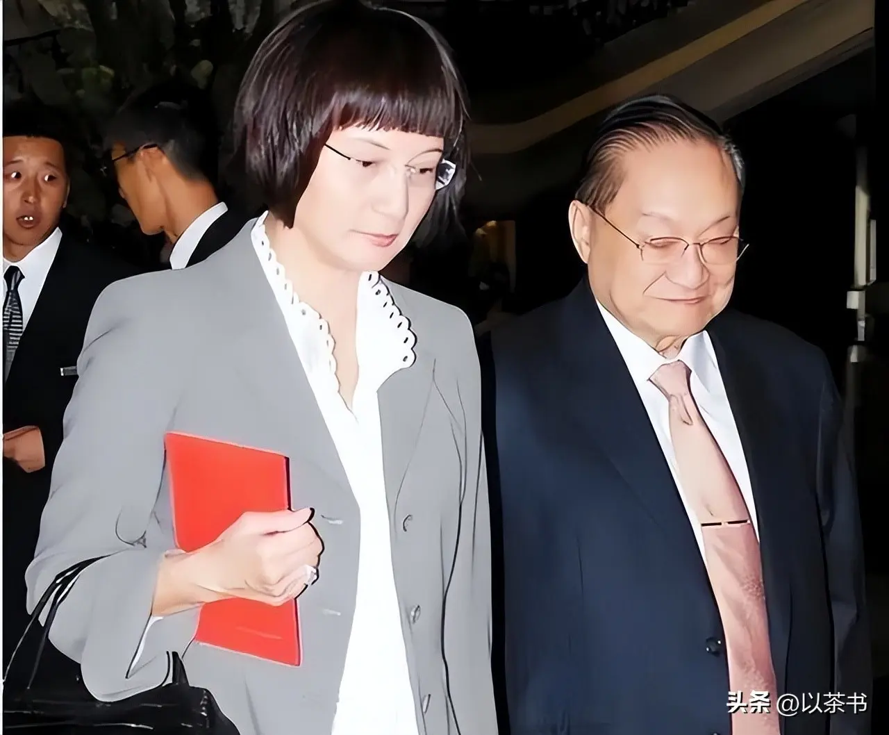 不查不知道！金庸去世8年，遗孀林乐怡卖3套豪宅，私下生活有多壕