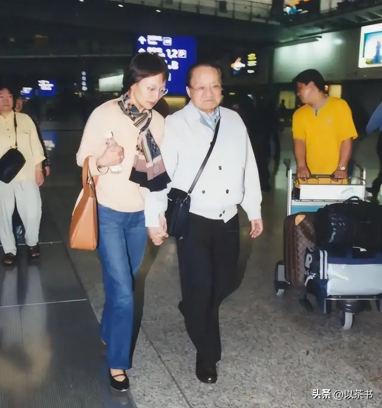 不查不知道！金庸去世8年，遗孀林乐怡卖3套豪宅，私下生活有多壕