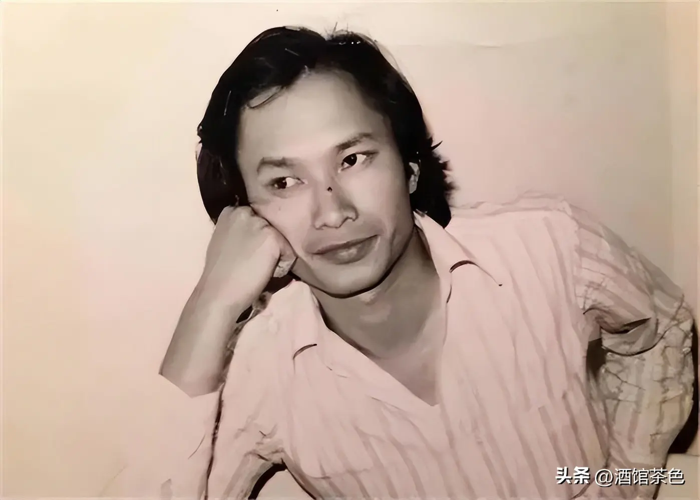 老到认不出！知名导演定居美国，80岁苍老了好多，外孙女还是混血