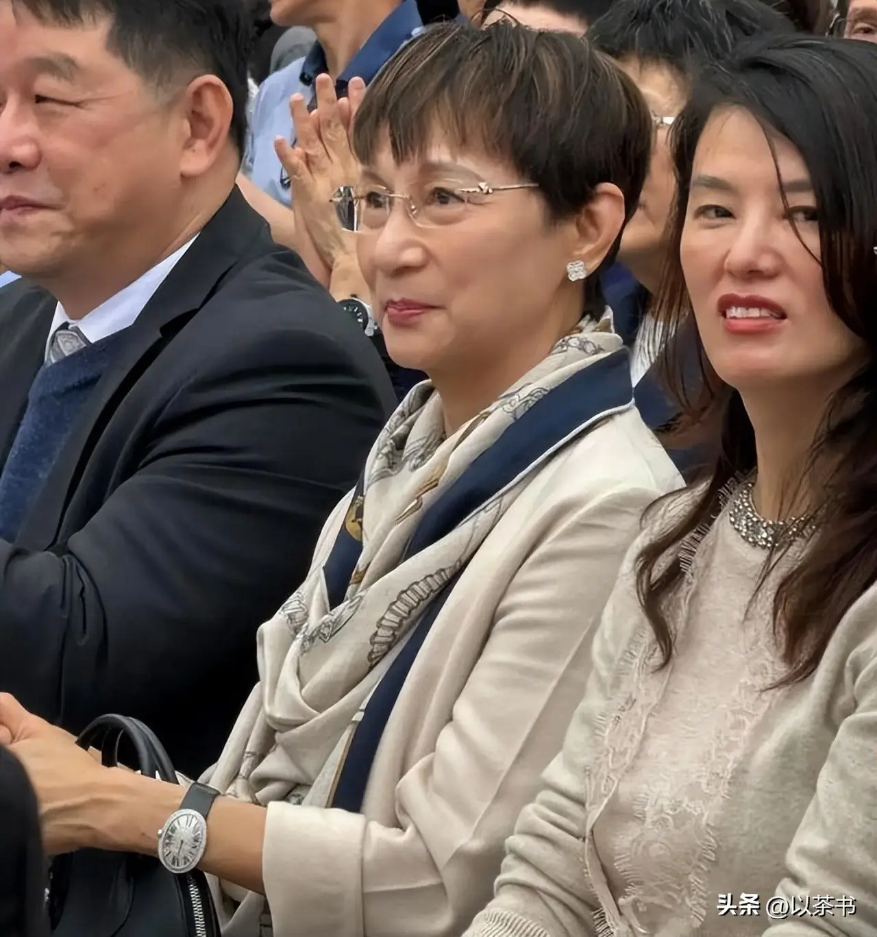 不查不知道！金庸去世8年，遗孀林乐怡卖3套豪宅，私下生活有多壕