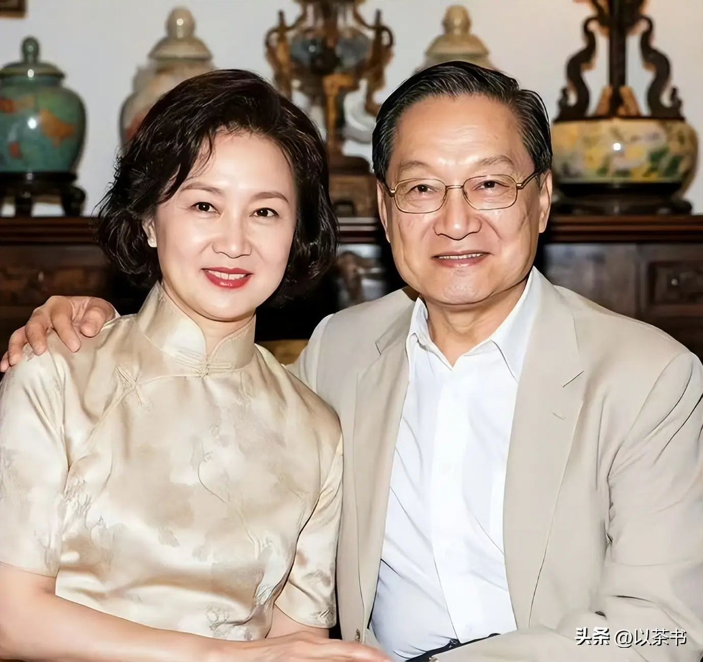 不查不知道！金庸去世8年，遗孀林乐怡卖3套豪宅，私下生活有多壕