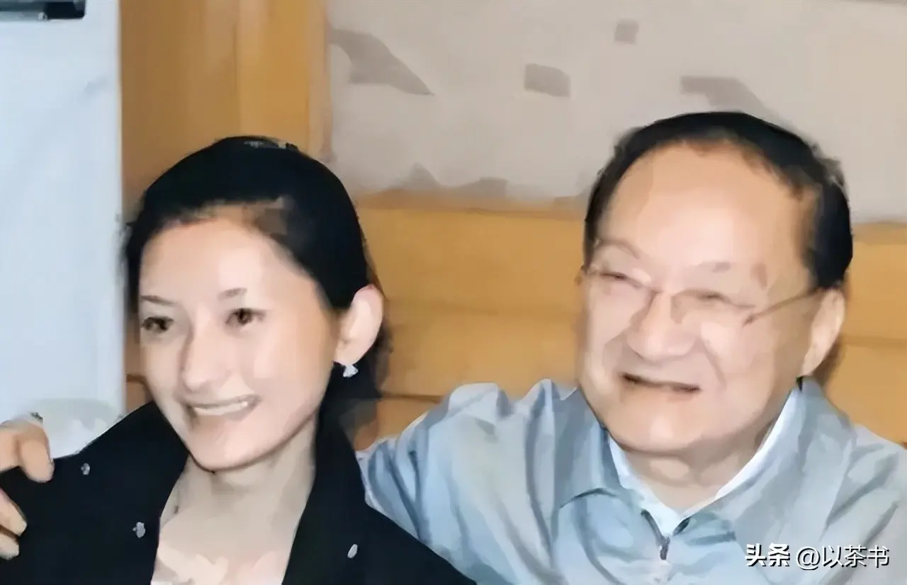 不查不知道！金庸去世8年，遗孀林乐怡卖3套豪宅，私下生活有多壕