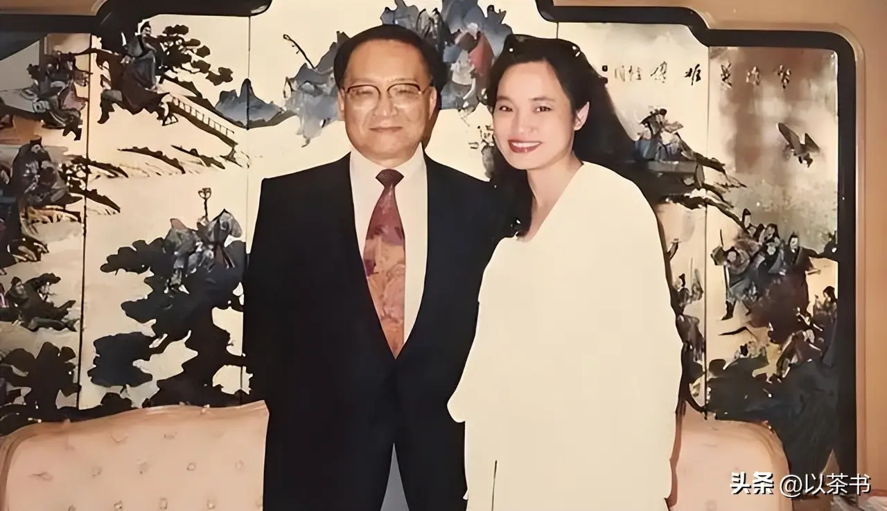 不查不知道！金庸去世8年，遗孀林乐怡卖3套豪宅，私下生活有多壕