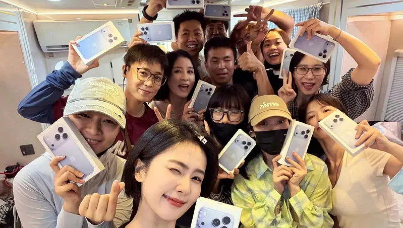 白鹿秀超狂财力 送每个员工顶配iPhone 网喊“还缺人吗”