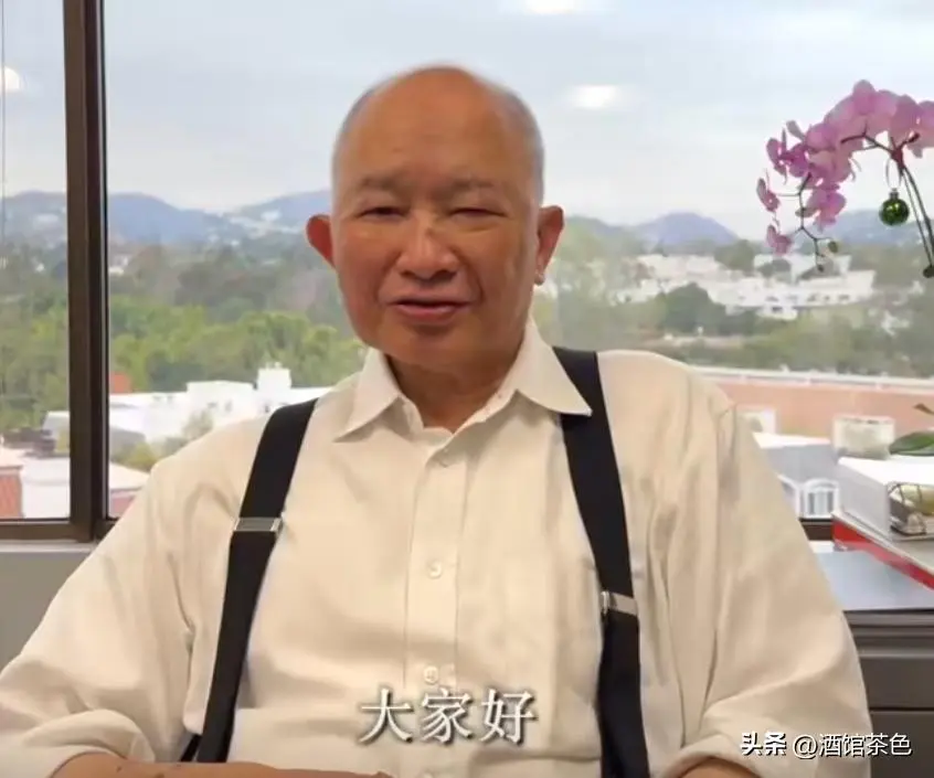 老到认不出！知名导演定居美国，80岁苍老了好多，外孙女还是混血