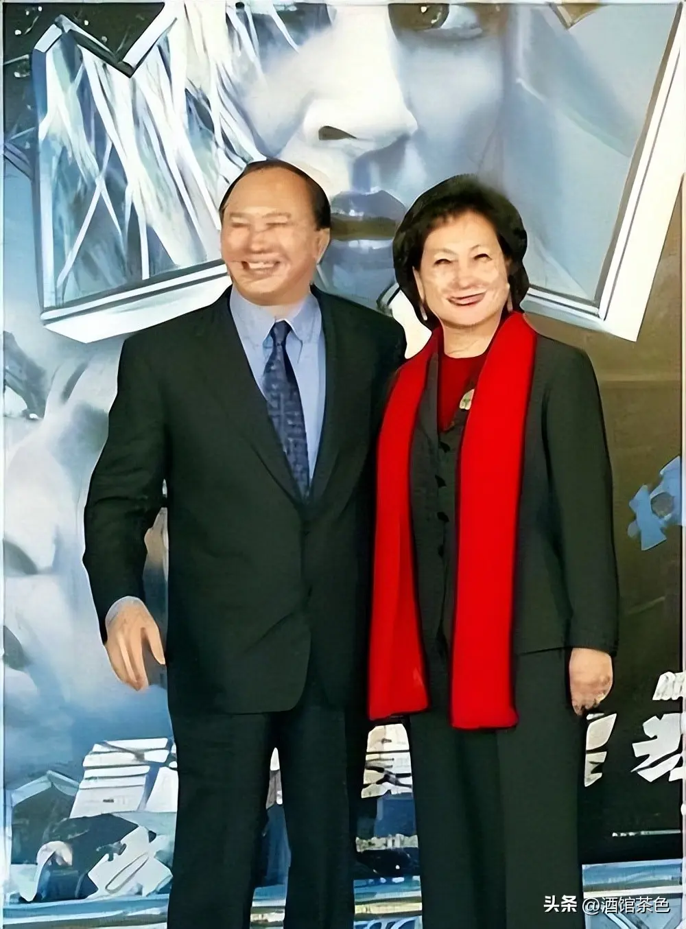 老到认不出！知名导演定居美国，80岁苍老了好多，外孙女还是混血