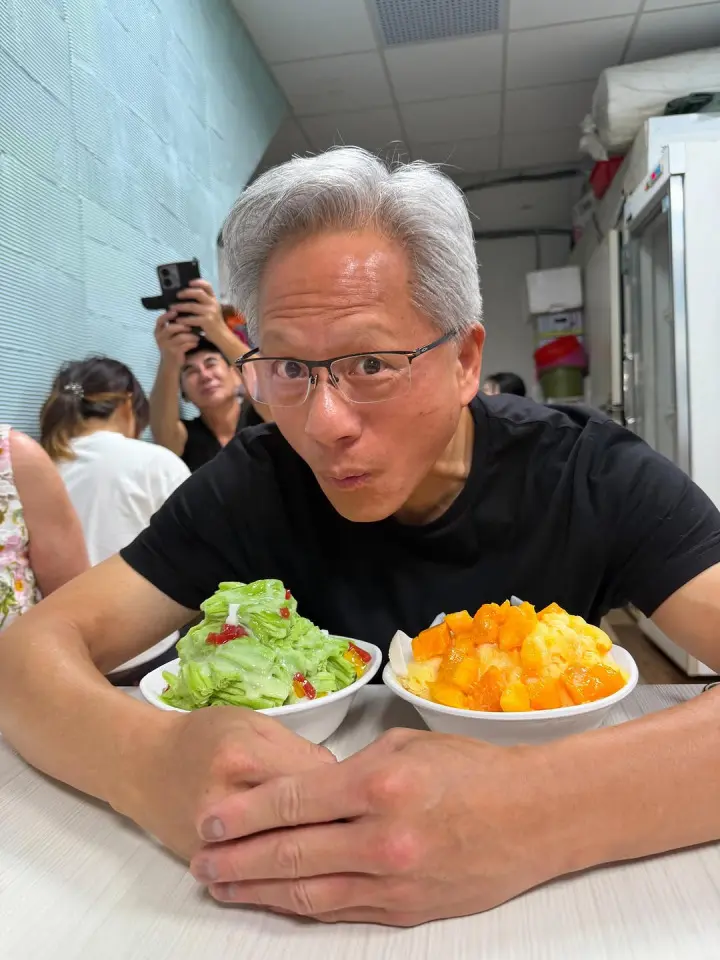 黄仁勋揭日日著黑皮䄛原因   称“减少抉择”可省精力做大事