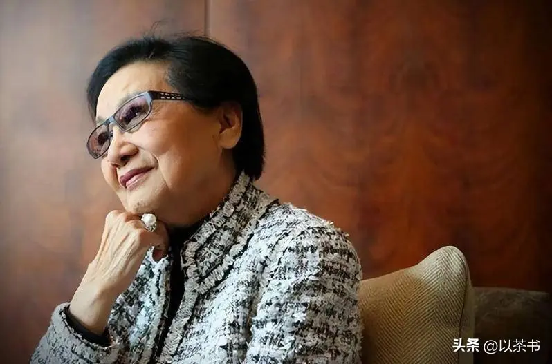 不查不知道！金庸去世8年，遗孀林乐怡卖3套豪宅，私下生活有多壕