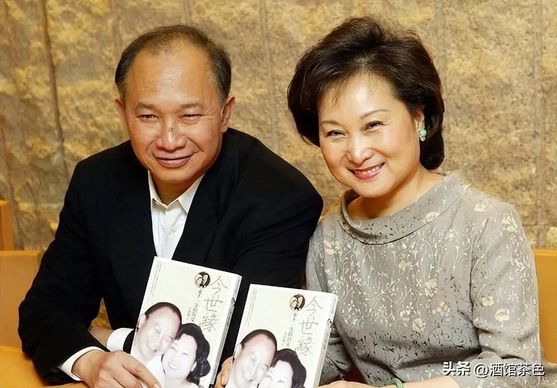 老到认不出！知名导演定居美国，80岁苍老了好多，外孙女还是混血