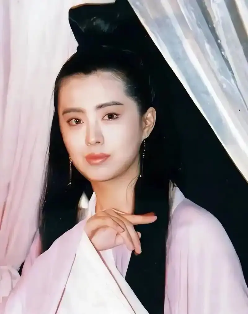 绝色女星27岁巅峰退圈，给普通人上了一课！