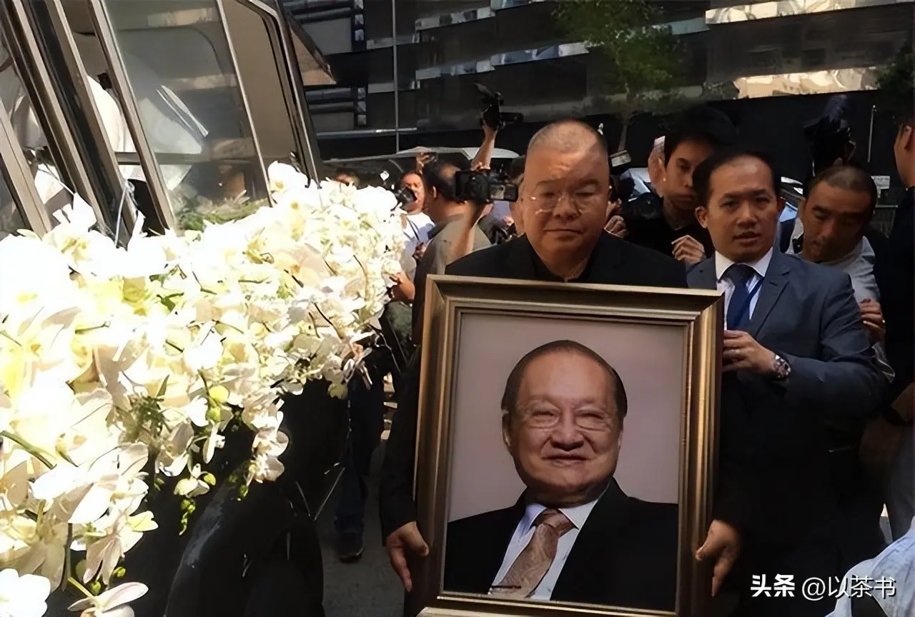 不查不知道！金庸去世8年，遗孀林乐怡卖3套豪宅，私下生活有多壕