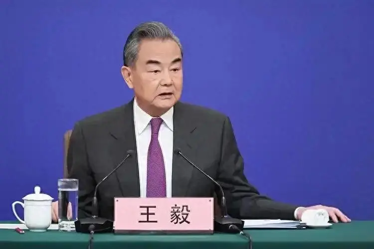 默茨推翻对华承诺！接通德方电话后，王毅一句话说得很重