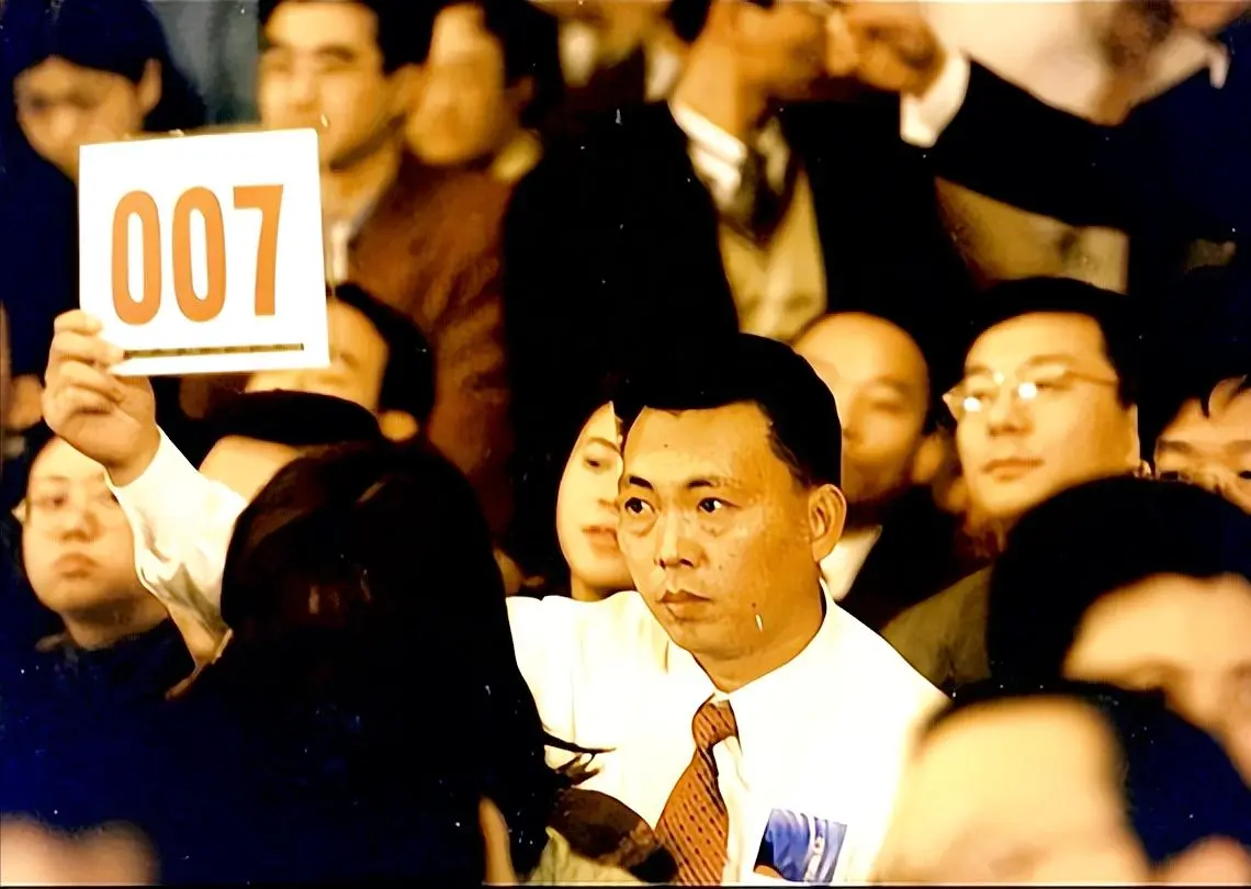 传奇富豪段永平：父亲早逝，为了妻子移居美国，成就两大超级富豪