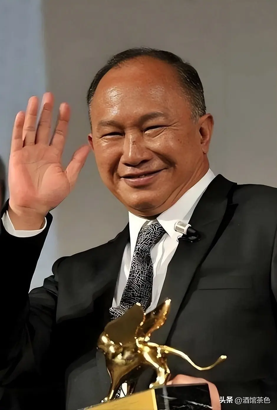 老到认不出！知名导演定居美国，80岁苍老了好多，外孙女还是混血