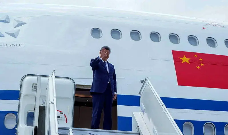 习近平乘专机离开北京 彭丽媛、蔡奇、王毅等陪同