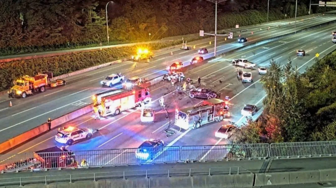 2死1重伤! 本拿比1号公路惨烈车祸 皮卡逆行撞车 全城堵爆!
