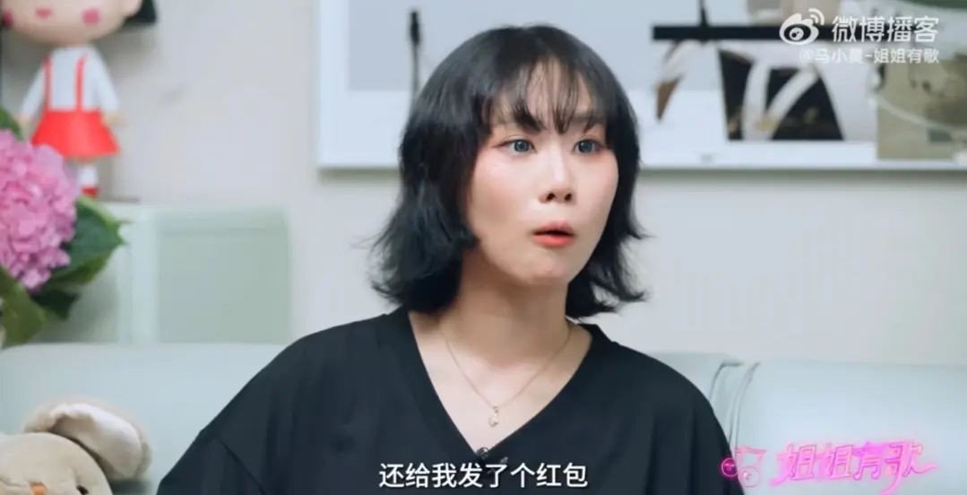 窦唯前妻高原低调庆生，歌手老狼和老婆到场庆贺，女儿窦佳嫄也在