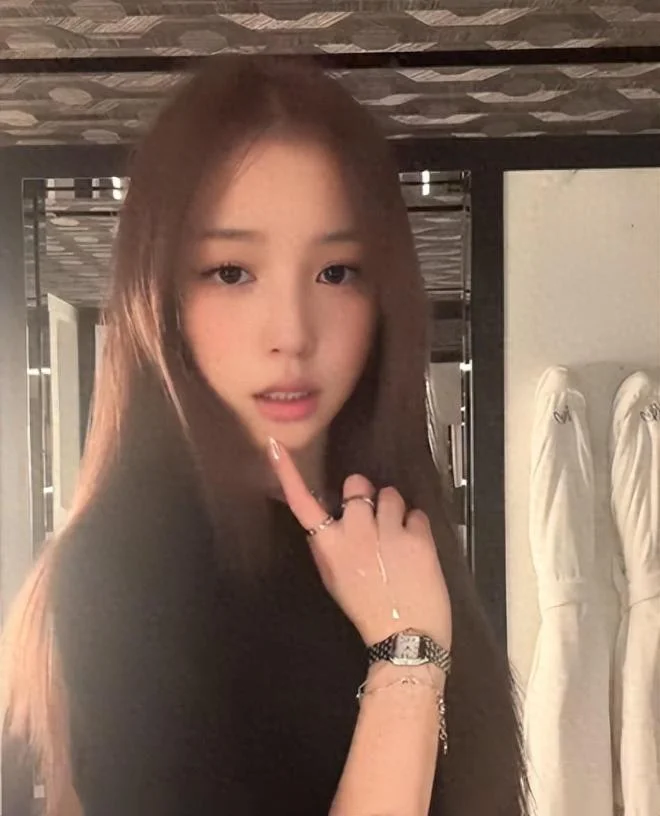 赵薇16岁女儿瑞士近照曝光,金发浓妆身高近一米七