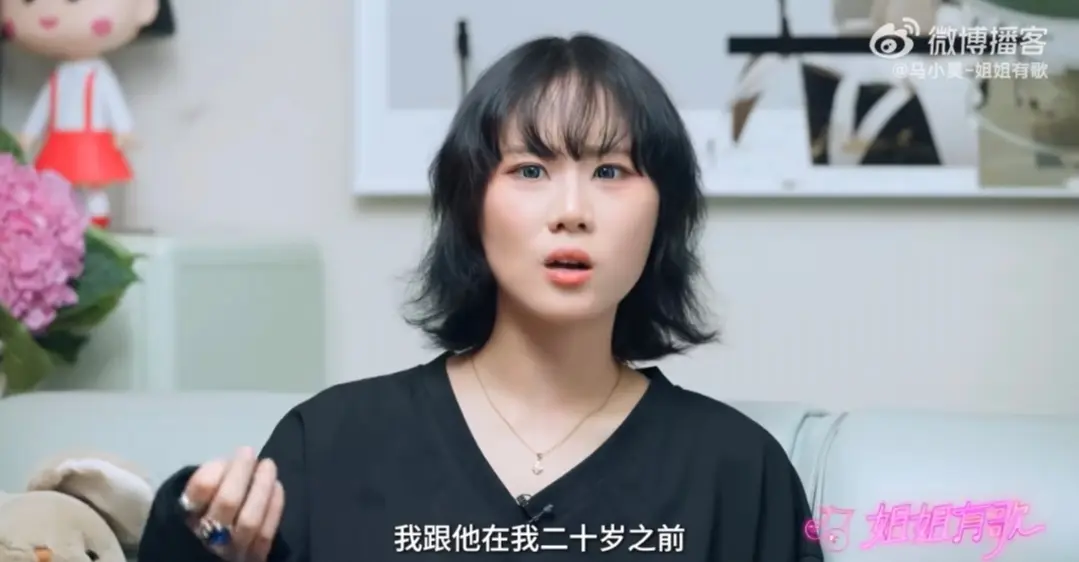 窦唯前妻高原低调庆生，歌手老狼和老婆到场庆贺，女儿窦佳嫄也在