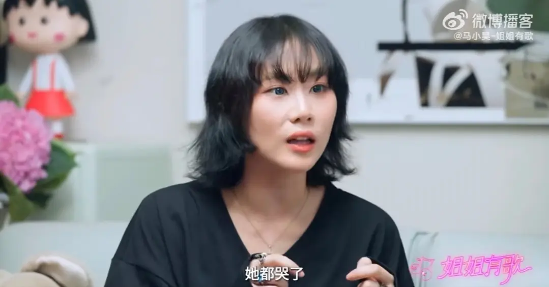 窦唯前妻高原低调庆生，歌手老狼和老婆到场庆贺，女儿窦佳嫄也在