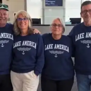 穿"Lake America"卫衣赴加引众怒，美国信用合作社CEO离职