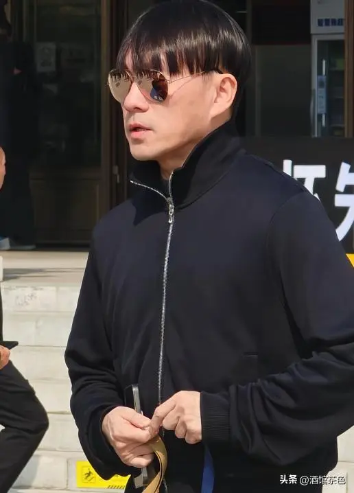 何勇告别仪式57岁高原现身，窦唯没露面