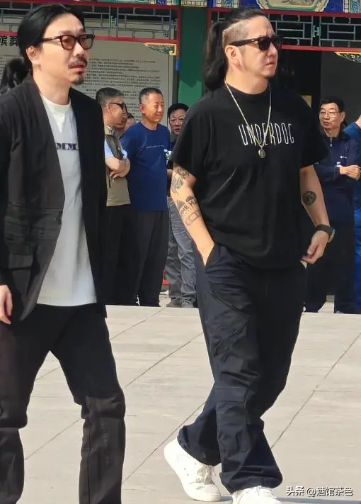 何勇告别仪式57岁高原现身，窦唯没露面