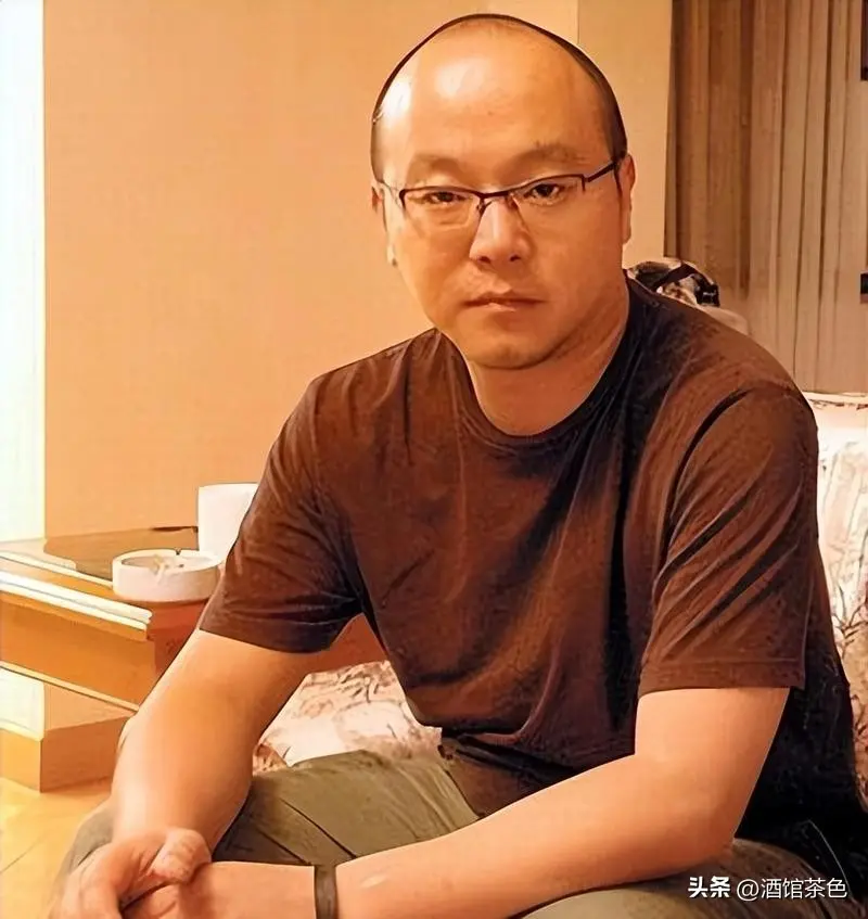 何勇告别仪式57岁高原现身，窦唯没露面