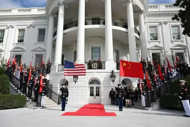 习近平出席美国总统特朗普举行的欢迎仪式