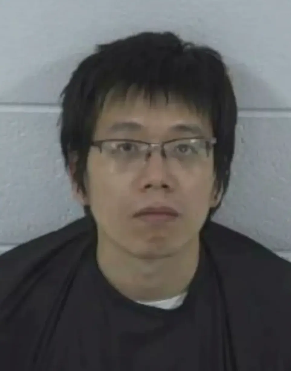 炸锅! 中国博士连开10枪谋杀华人导师 被判无罪! 女友根本不存在 死得太冤