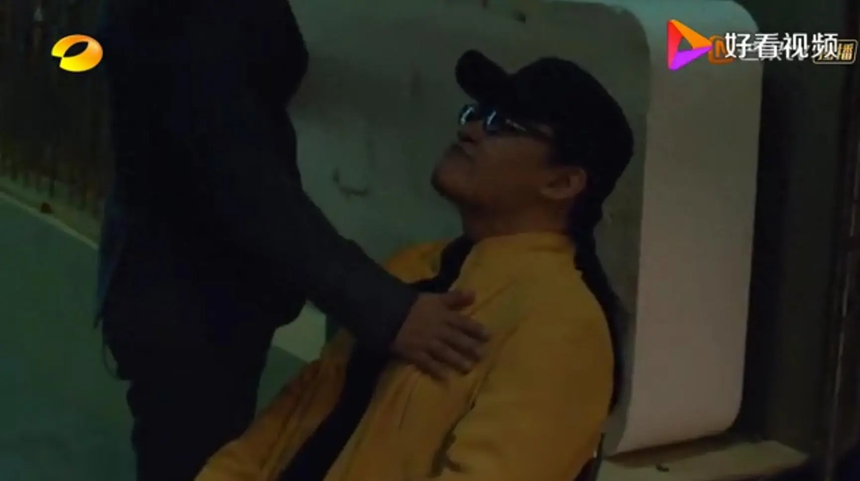 刘欢曾在录制《歌手》时心律失常、手抖，服下速效救心丸后缓解