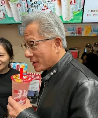 白宫国宴吃了啥?马斯克黄仁勋贝索斯兴奋现身 主桌身价破万亿